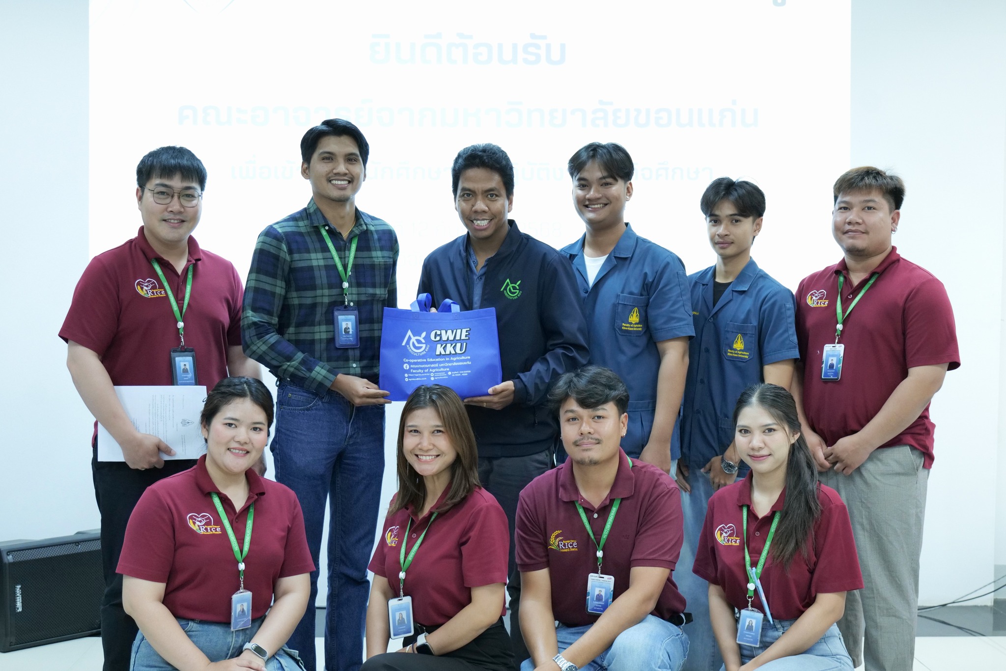 อาจารย์สาขาพืชไร่ ม.ขอนแก่น เข้านิเทศนักศึกษาสหกิจศึกษา ณ สถานีวิจัยรวมใจพัฒนาความรู้​