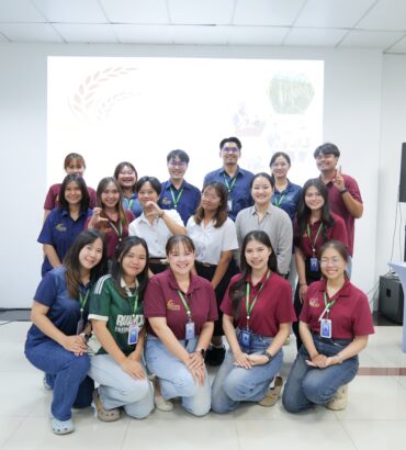 นักศึกษาฝึกสหกิจฯ ม.ธรรมศาสตร์ ศูนย์รังสิต นำเสนอผลงานสรุปผลการปฏิบัติงานสหกิจศึกษา ณ สถานีรวมใจพัฒนาความรู้