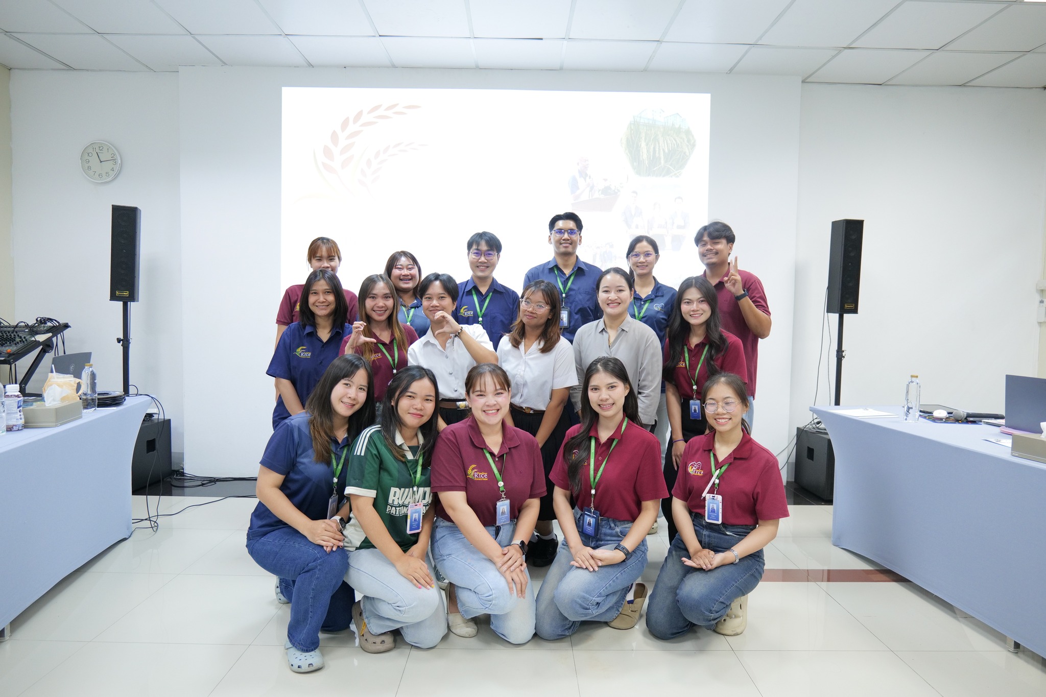 นักศึกษาฝึกสหกิจฯ ม.ธรรมศาสตร์ ศูนย์รังสิต นำเสนอผลงานสรุปผลการปฏิบัติงานสหกิจศึกษา ณ สถานีรวมใจพัฒนาความรู้