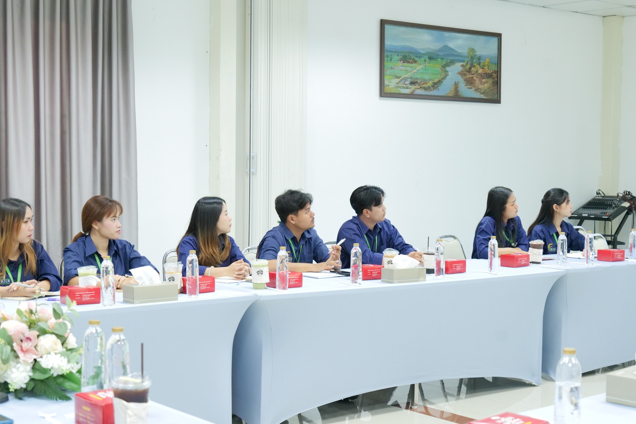 สถานีวิจัยรวมใจพัฒนาความรู้ให้การต้อนรับคณะศึกษาดูงานจากทีมวิจัยนวัตกรรมด้านพันธุศาสตร์และสรีรวิทยาพืช กลุ่มวิจัยเทคโนโลยีชีวภาพพืชและการจัดการแบบบูรณาการ ศูนย์พันธุวิศวกรรมและเทคโนโลยีชีวภาพแห่งชาติ ที่ดำเนินการศึกษาวิจัยโดยมุ่งเน้นการตอบสนองของพืชและพัฒนากระบวนการกระตุ้นเพื่อเสริมสร้างสารสำคัญและเพิ่มผลผลิตของพืชด้วยสารกระตุ้นทางชีวภาพ ร่วมกับใช้เทคโนโลยีชีวภาพพืช สรีรวิทยาพืช และวิทยาการฟีโนมิกส์