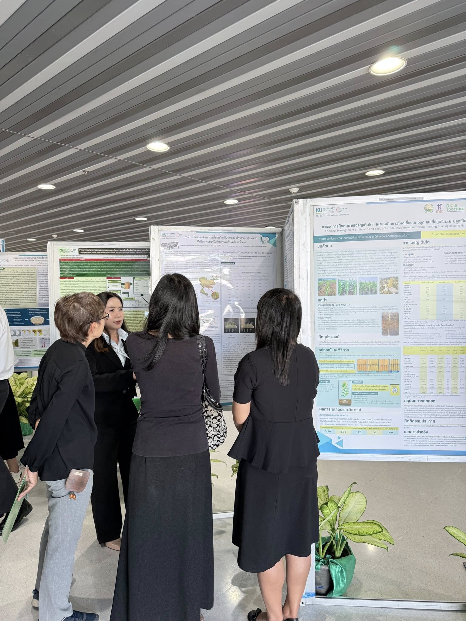 คณะนักวิจัยสถานีวิจัยรวมใจพัฒนาความรู้ได้เข้าร่วมนำเสนอผลงานวิชาการภาคโปสเตอร์ (Poster) ในการประชุมวิชาการระดับชาติ ครั้งที่22 มหาวิทยาลัยเกษตรศาสตร์ วิทยาเขตกำแพงแสน