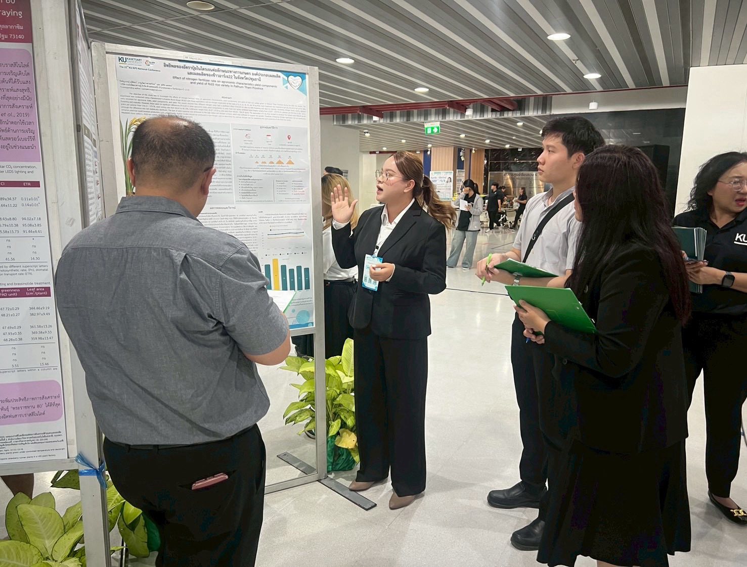 คณะนักวิจัยสถานีวิจัยรวมใจพัฒนาความรู้ได้เข้าร่วมนำเสนอผลงานวิชาการภาคโปสเตอร์ (Poster) ในการประชุมวิชาการระดับชาติ ครั้งที่22 มหาวิทยาลัยเกษตรศาสตร์ วิทยาเขตกำแพงแสน