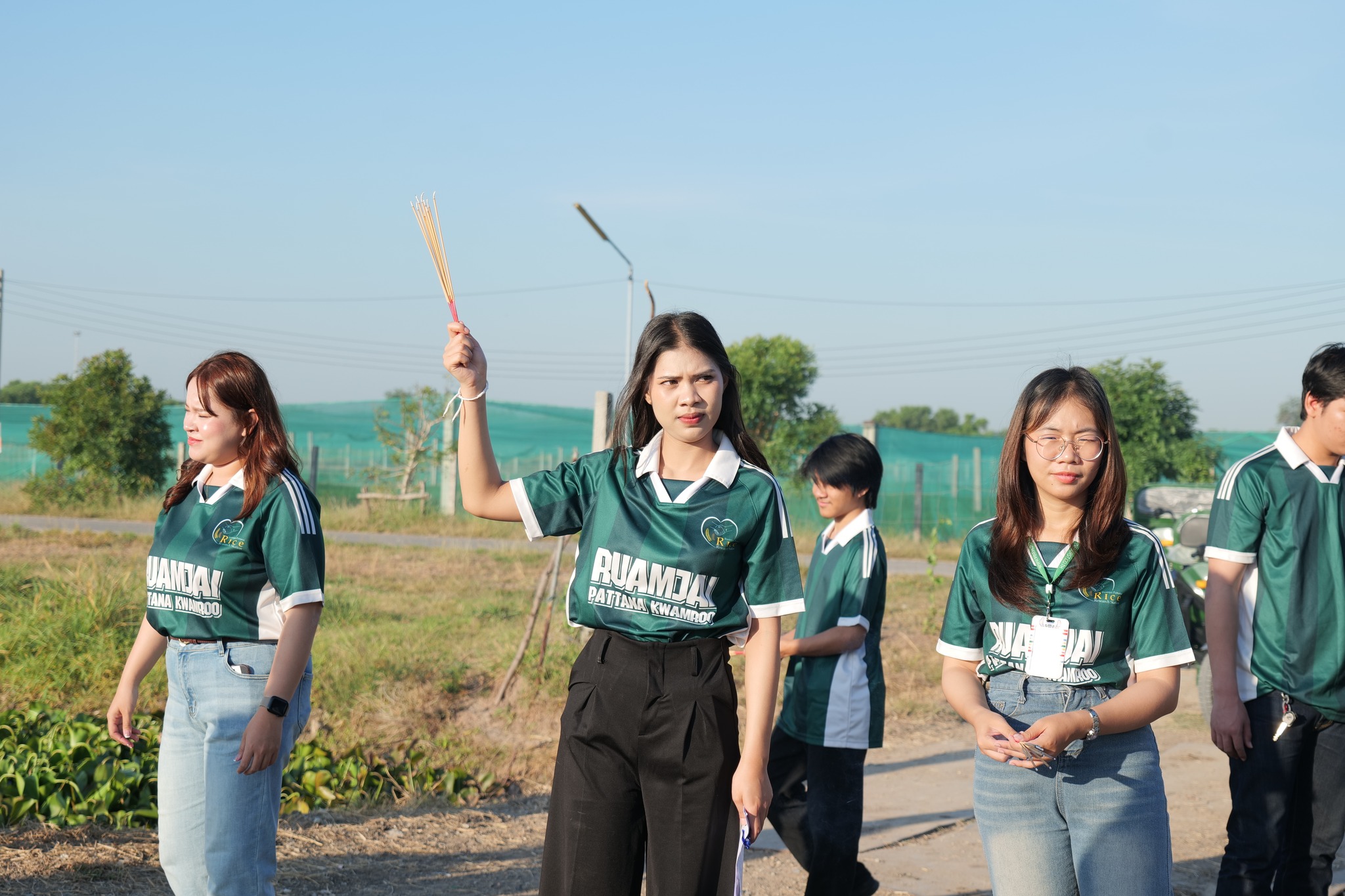 สถานีวิจัยรวมใจพัฒนาความรู้ ได้จัดกิจกรรมสุดพิเศษ "ส่งท้ายปีเก่า ต้อนรับปีใหม่" เพื่อเปลี่ยนวันทำงานให้เป็นวันแห่งความสุข