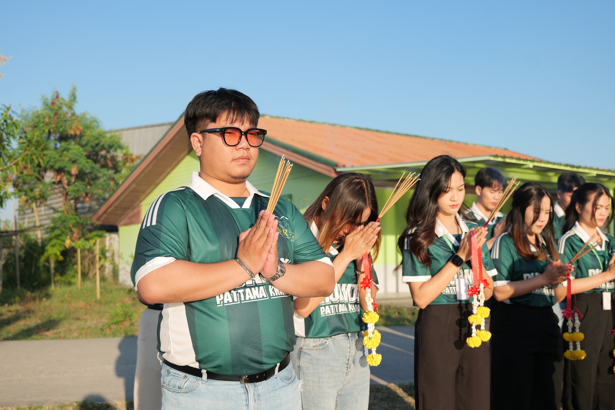 สถานีวิจัยรวมใจพัฒนาความรู้ ได้จัดกิจกรรมสุดพิเศษ "ส่งท้ายปีเก่า ต้อนรับปีใหม่" เพื่อเปลี่ยนวันทำงานให้เป็นวันแห่งความสุข