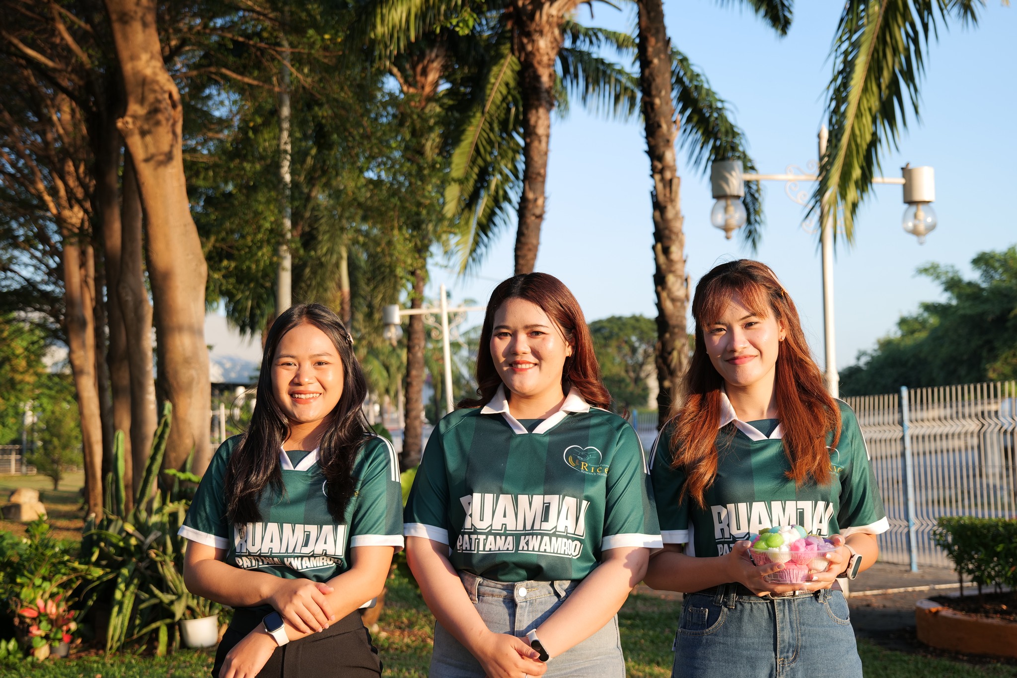 สถานีวิจัยรวมใจพัฒนาความรู้ ได้จัดกิจกรรมสุดพิเศษ "ส่งท้ายปีเก่า ต้อนรับปีใหม่" เพื่อเปลี่ยนวันทำงานให้เป็นวันแห่งความสุข