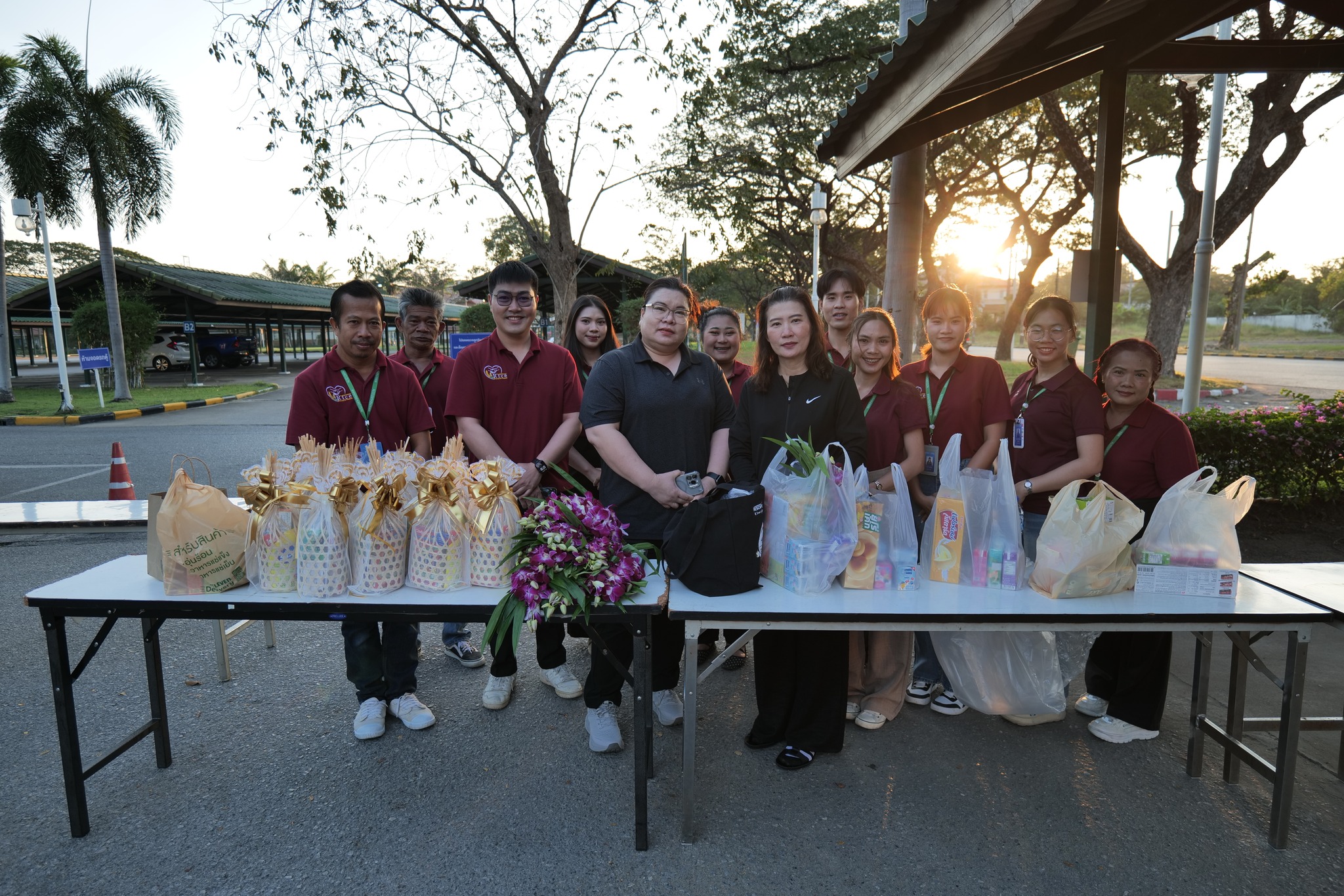 ร่วมทำบุญตักบาตรอาหารแห้งเนื่องในวันขึ้นปีใหม่