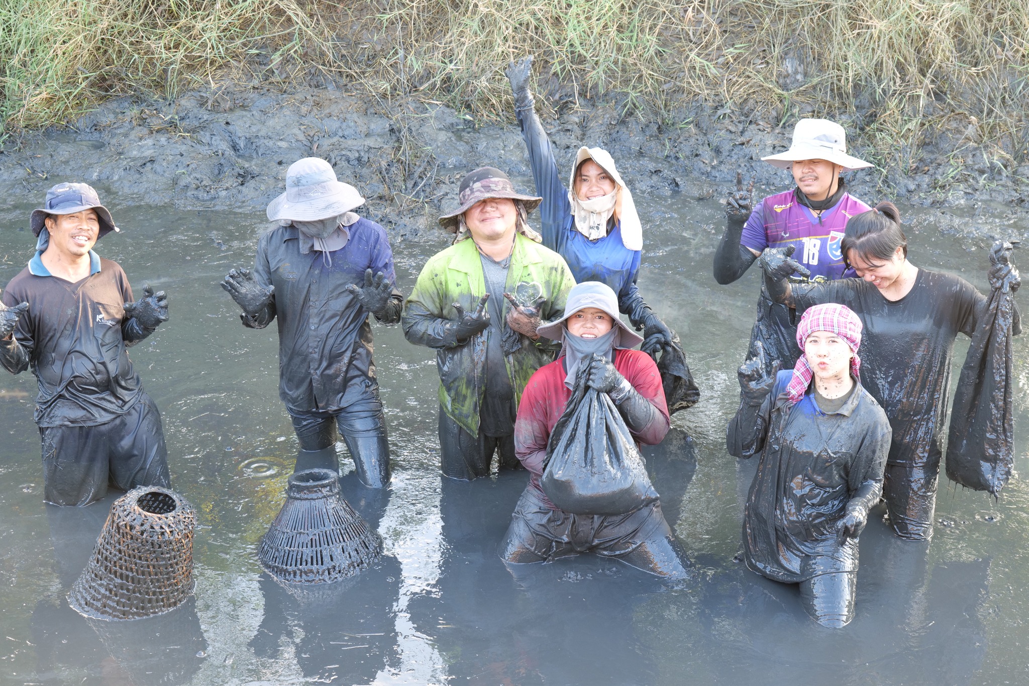 กิจกรรมขุดลอกบ่อประจำปี ตอนรับปีใหม่