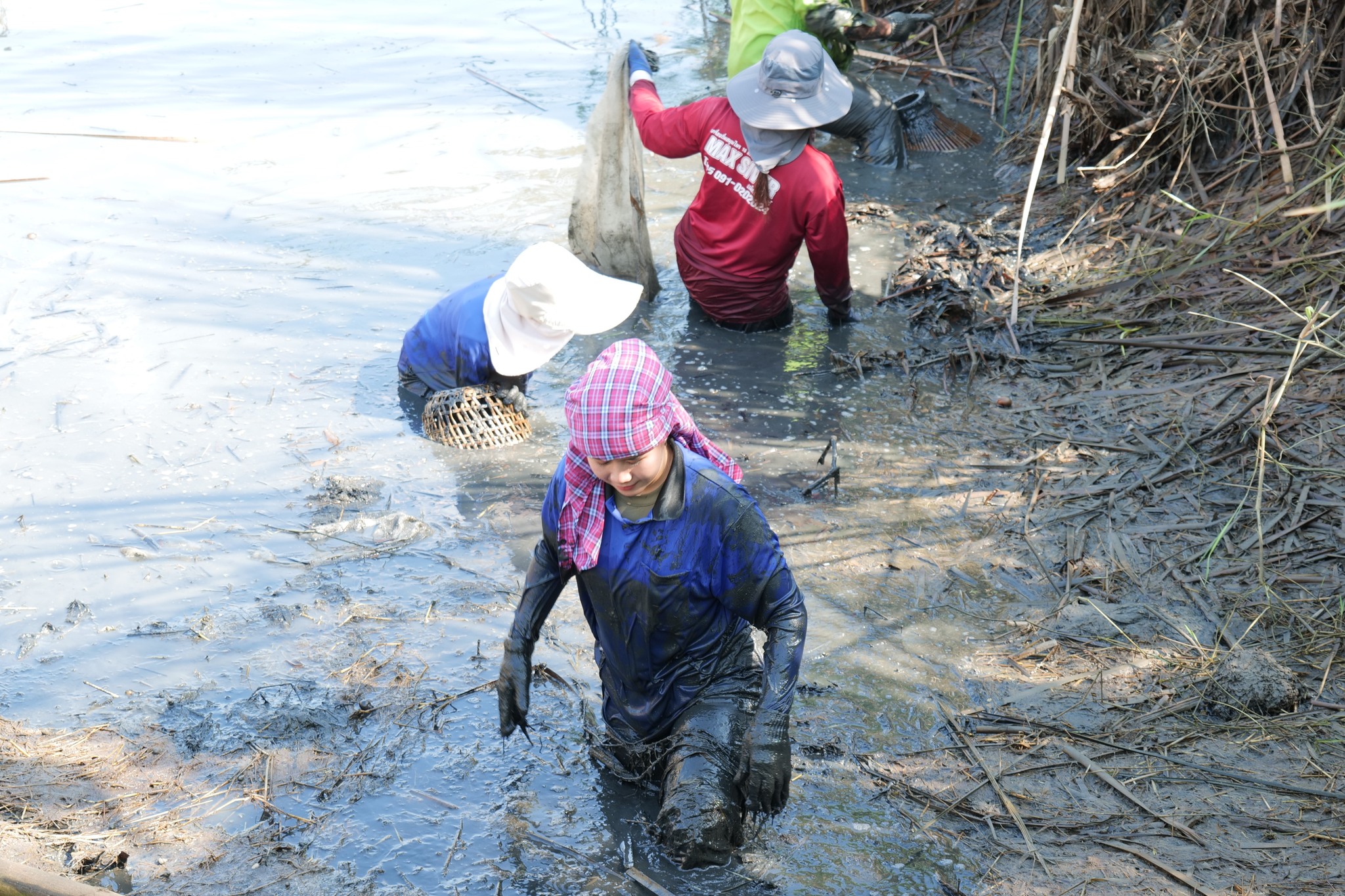 กิจกรรมขุดลอกบ่อประจำปี ต้อนรับปีใหม่