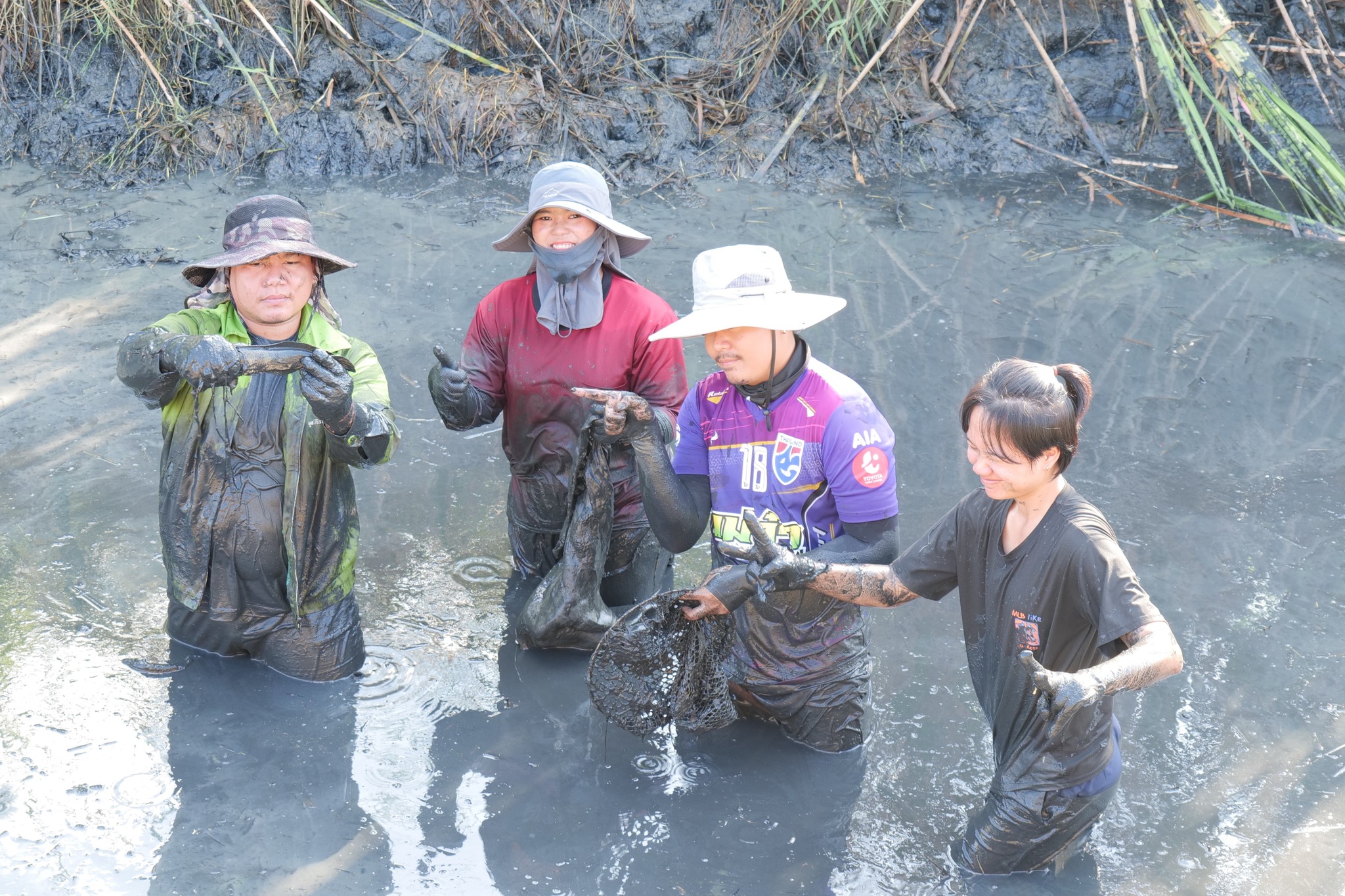 กิจกรรมขุดลอกบ่อประจำปี ต้อนรับปีใหม่