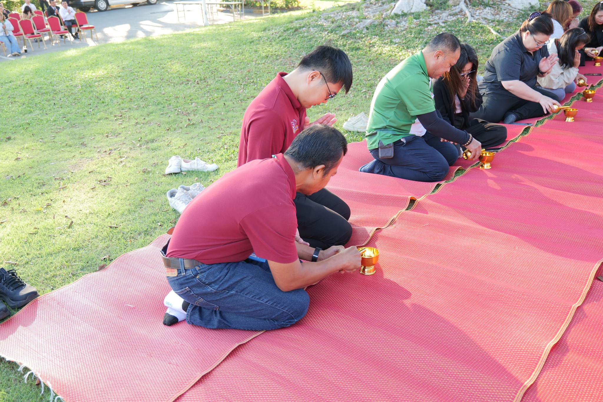 ร่วมทำบุญตักบาตรอาหารแห้งเนื่องในวันขึ้นปีใหม่