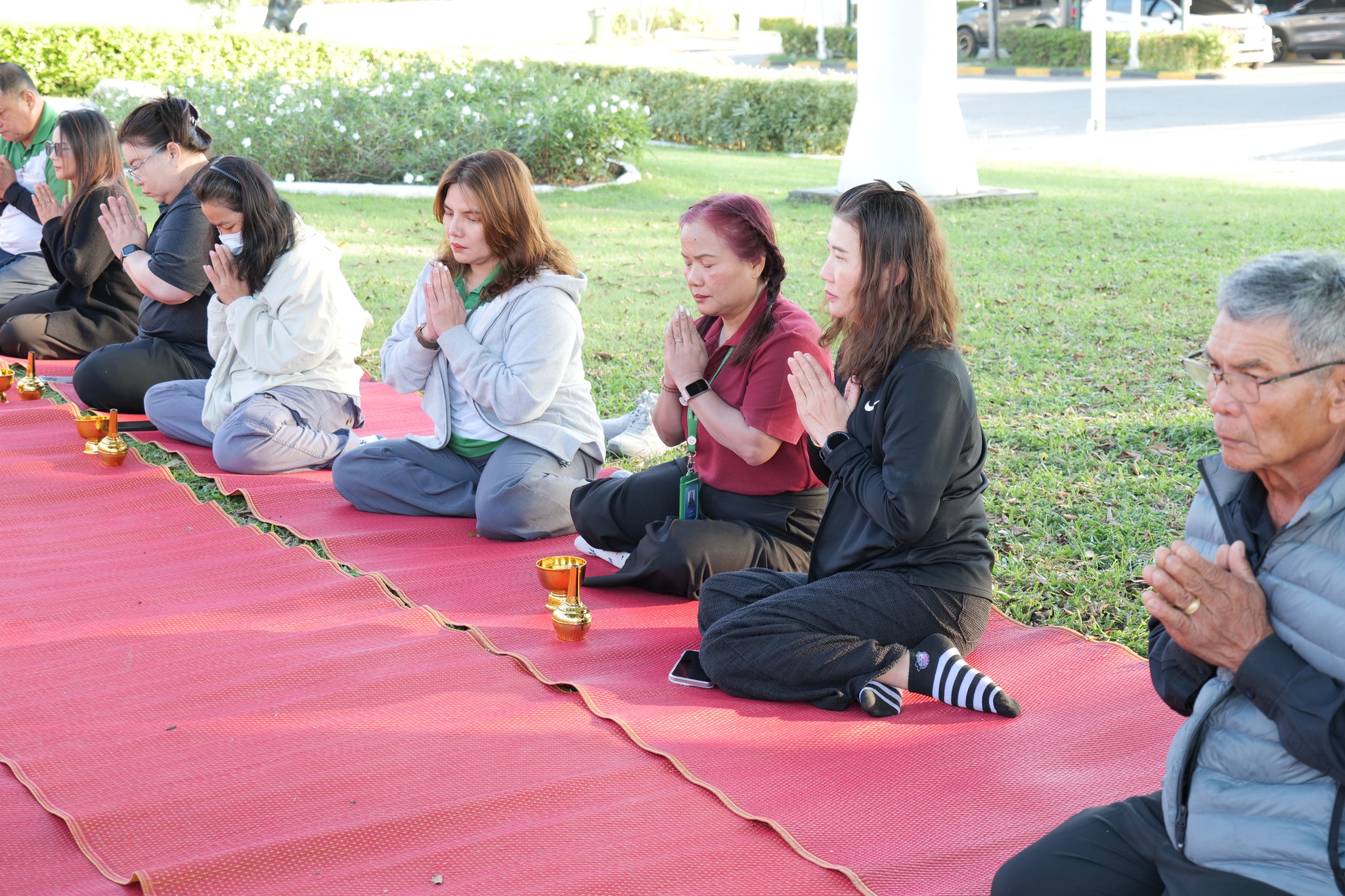 ร่วมทำบุญตักบาตรอาหารแห้งเนื่องในวันขึ้นปีใหม่