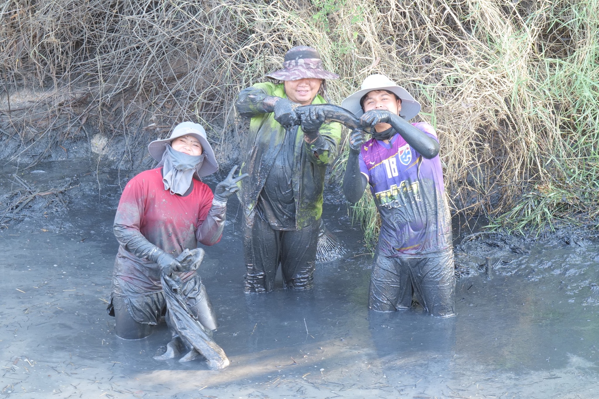 กิจกรรมขุดลอกบ่อประจำปี ต้อนรับปีใหม่