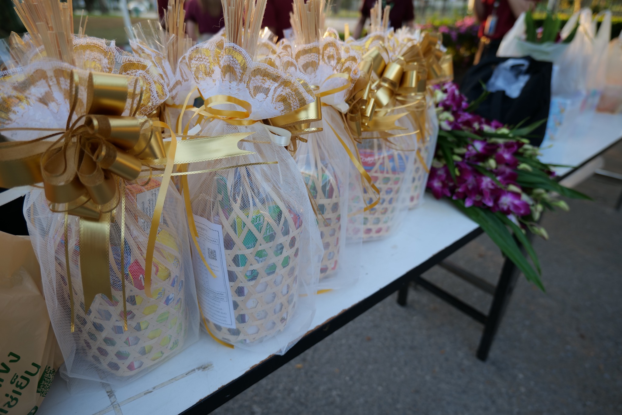 ร่วมทำบุญตักบาตรอาหารแห้งเนื่องในวันขึ้นปีใหม่