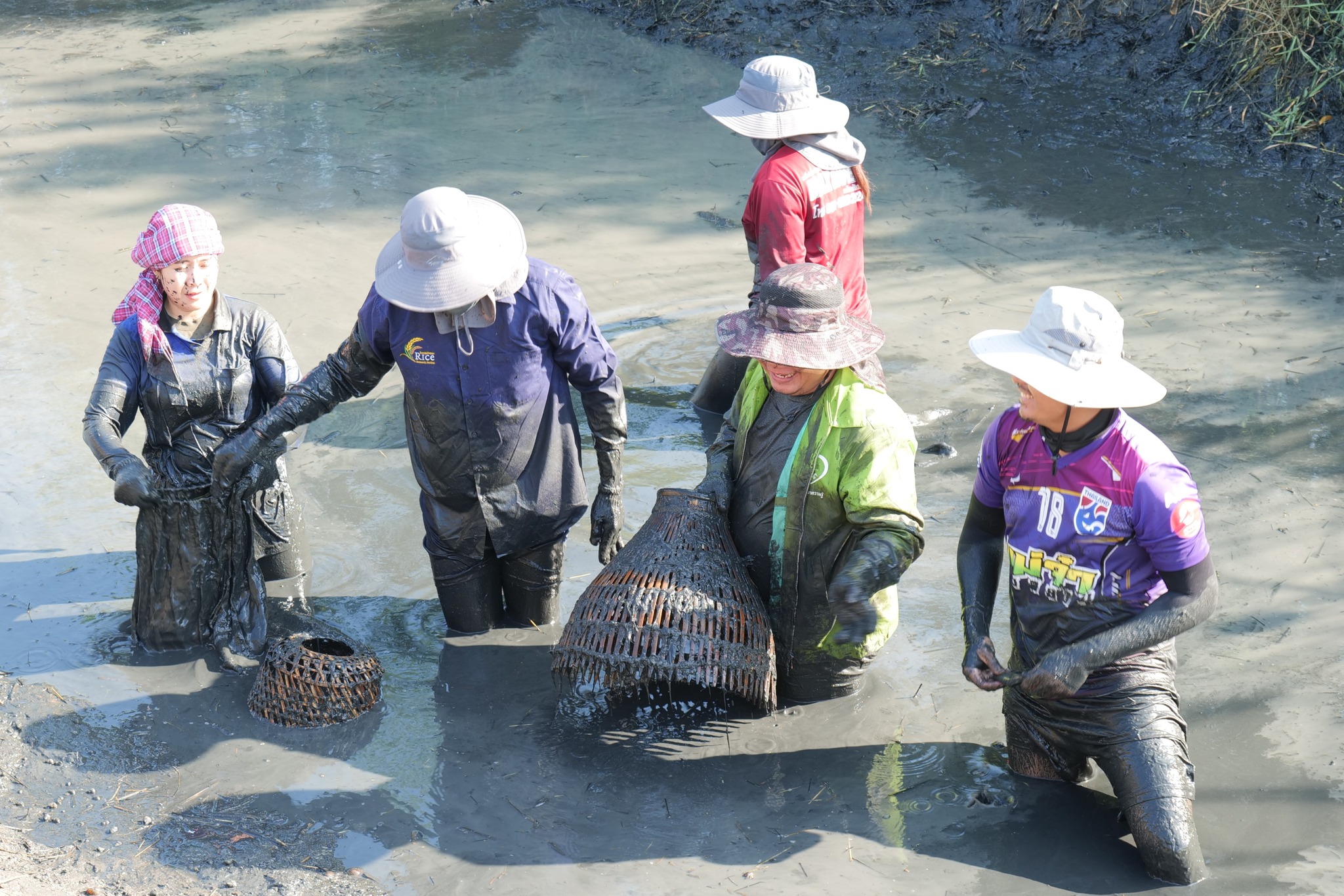 กิจกรรมขุดลอกบ่อประจำปี ต้อนรับปีใหม่