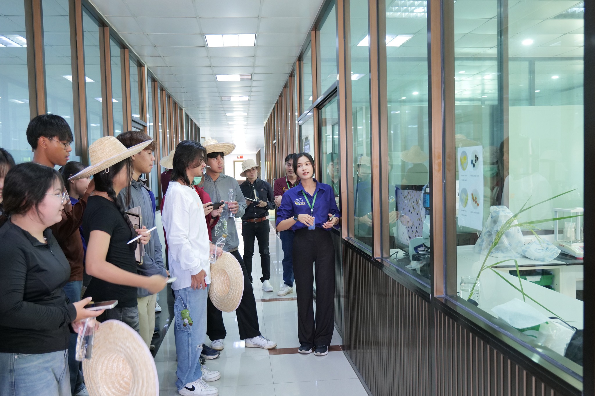 ยินดีต้อนรับคณะศึกษาดูงาน จากคณะวิทยาศาสตร์และเทคโนโลยี มหาวิทยาลัยธรรมศาสตร์ ศูนย์รังสิต