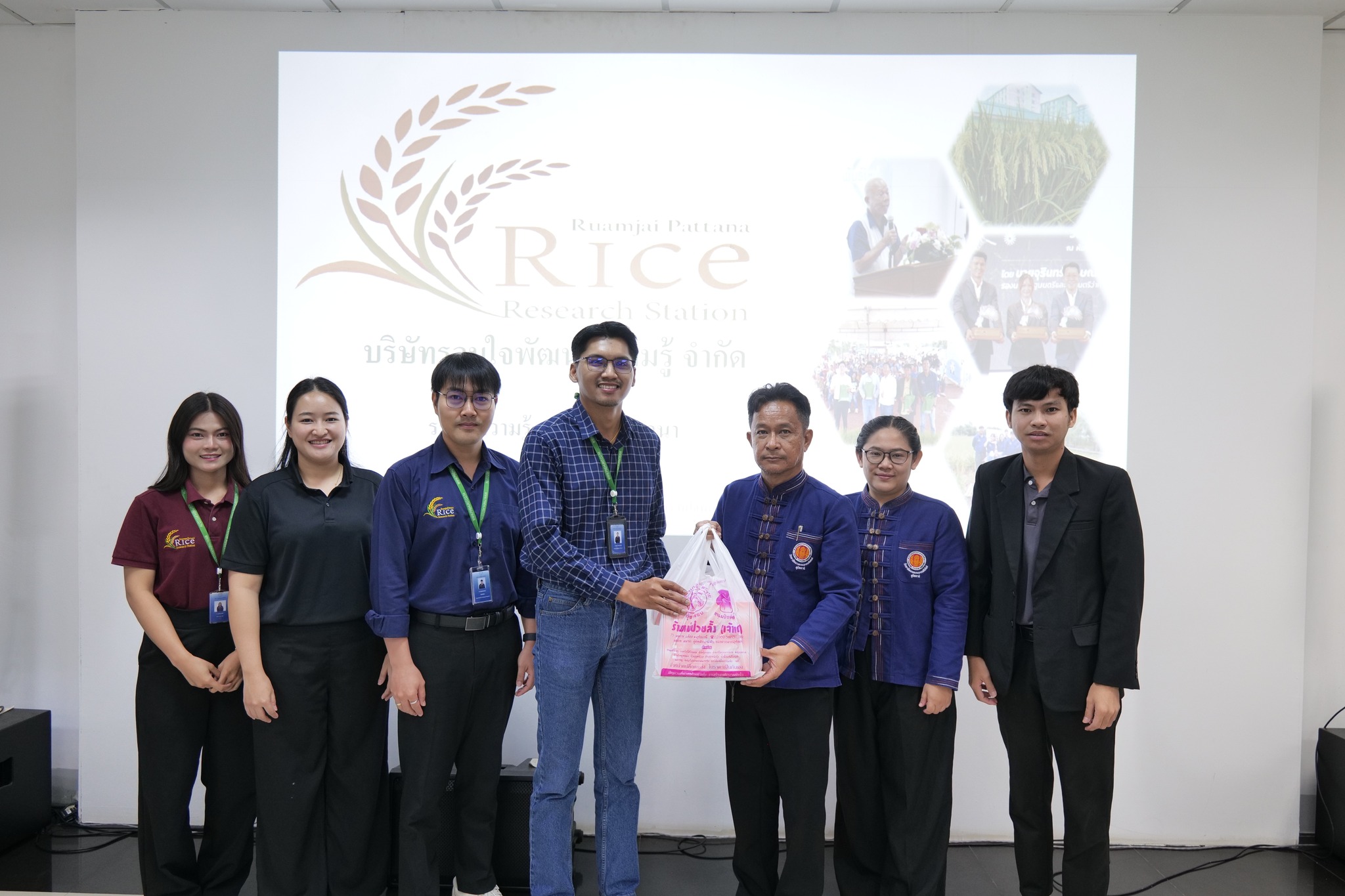 สถานีวิจัยรวมใจพัฒนาความรู้ ต้อนรับคณะนิเทศวิทยาลัยเกษตรอุทัยธานี ร่วมเสริมสร้างทักษะวิชาชีพคุณครูสาขาพืชศาสตร์
