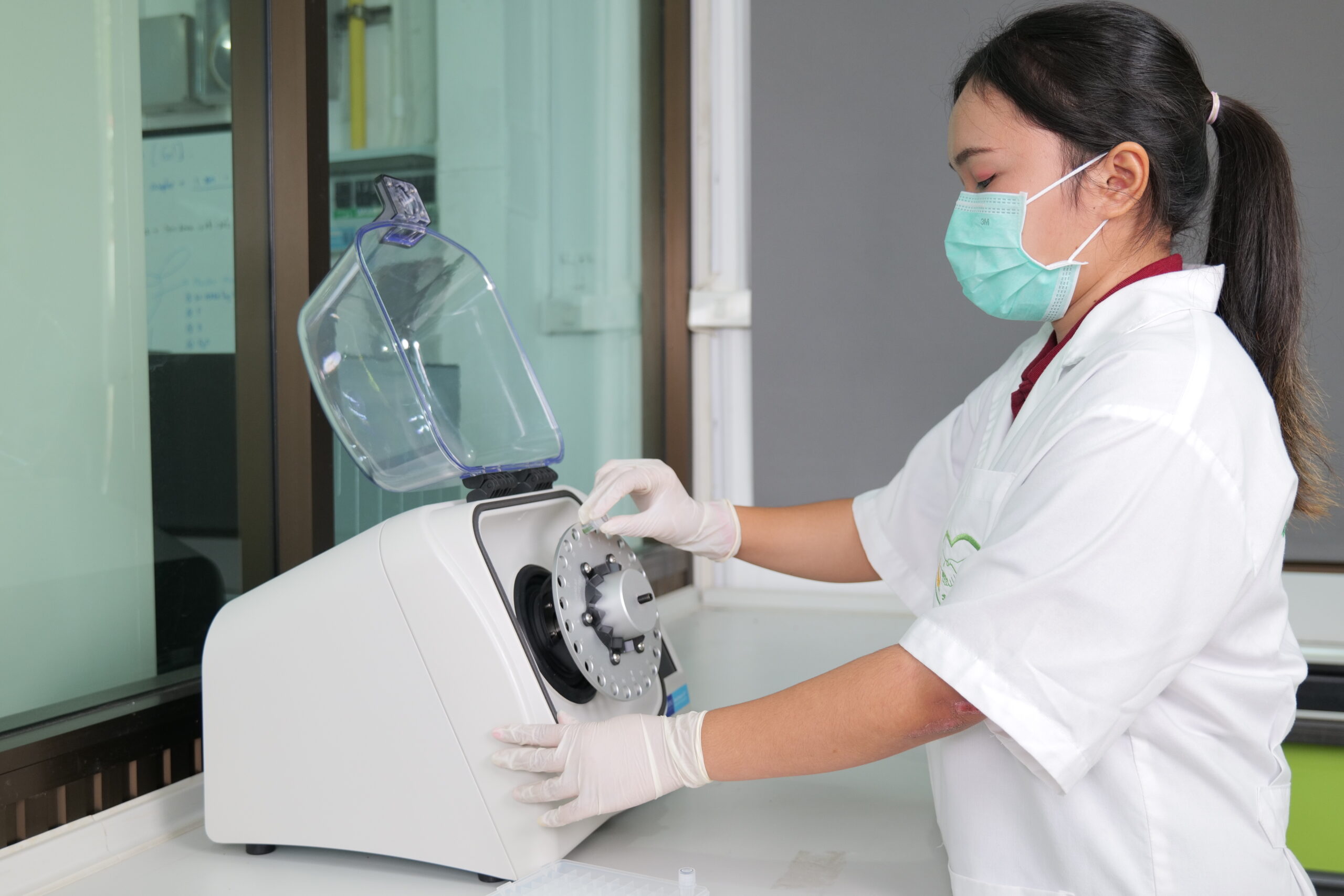 ‘สถานีวิจัยรวมใจพัฒนาความรู้’ เปิดห้องปฏิบัติการ DNA มูลค่ากว่า 3 ล้าน ยกระดับนวัตกรรมการปรับปรุงพันธุ์ข้าวแม่นยำสูง